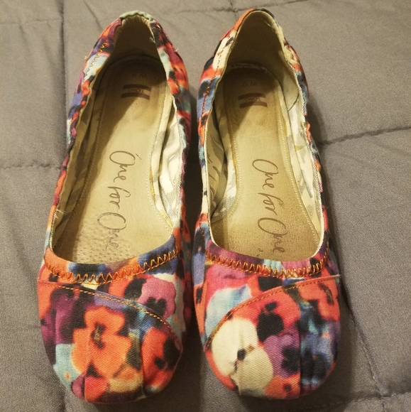 Toms Shoes - Floral Toms flats